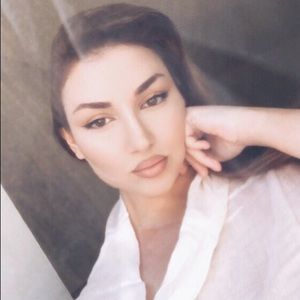 Meet your Posher, Aida